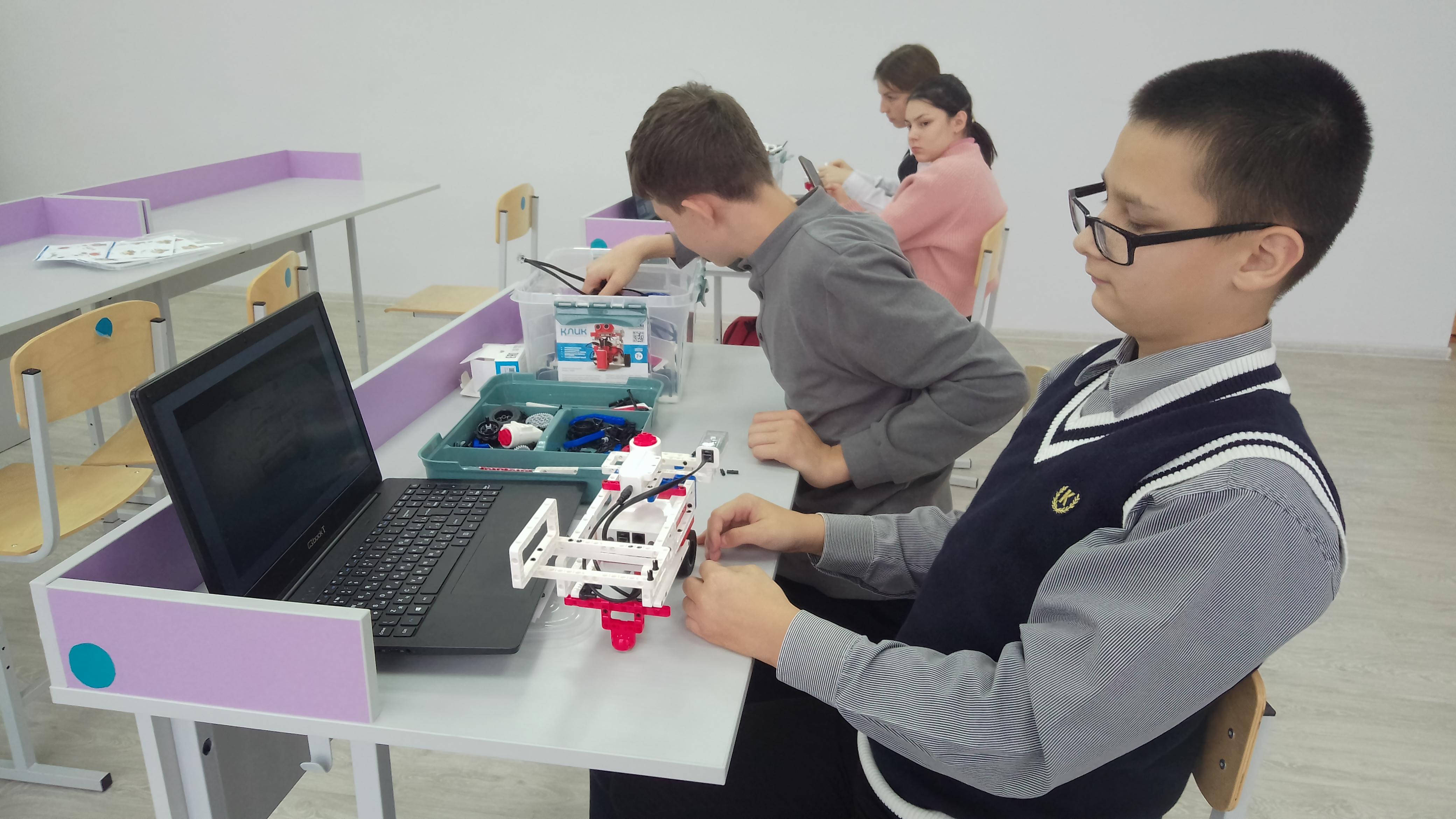 Провели очередное занятие по Робототехнике.