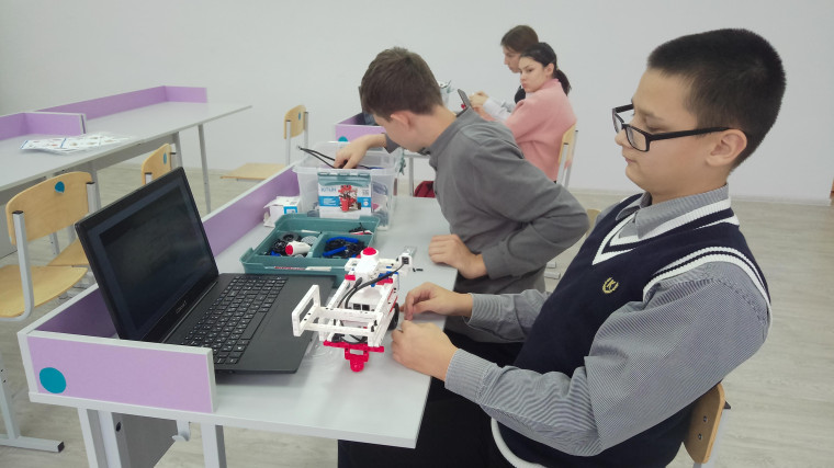 Провели очередное занятие по Робототехнике.